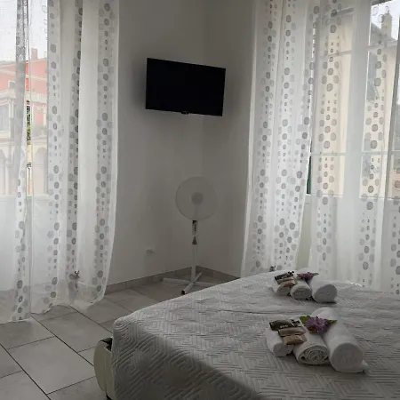 Host4u - Casa Nina, 12 Minutes From Imperia
