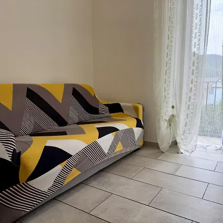 Host4u - Casa Nina, 12 Minutes From Imperia Apartment