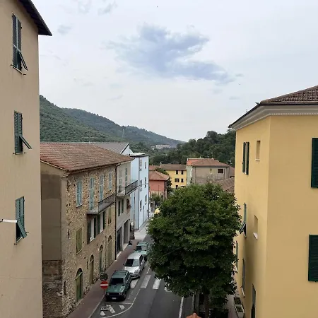 Host4u - Casa Nina, 12 Minutes From Imperia