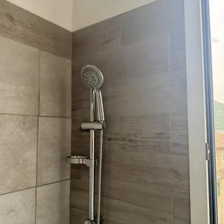 Host4u - Casa Nina, 12 Minutes From Imperia Apartment